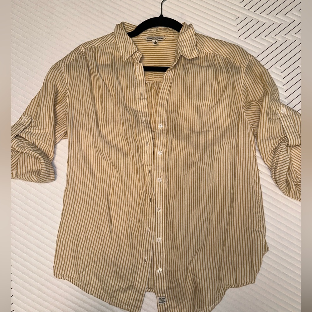🌷Beige/yellow button up shirt - size small🌷
